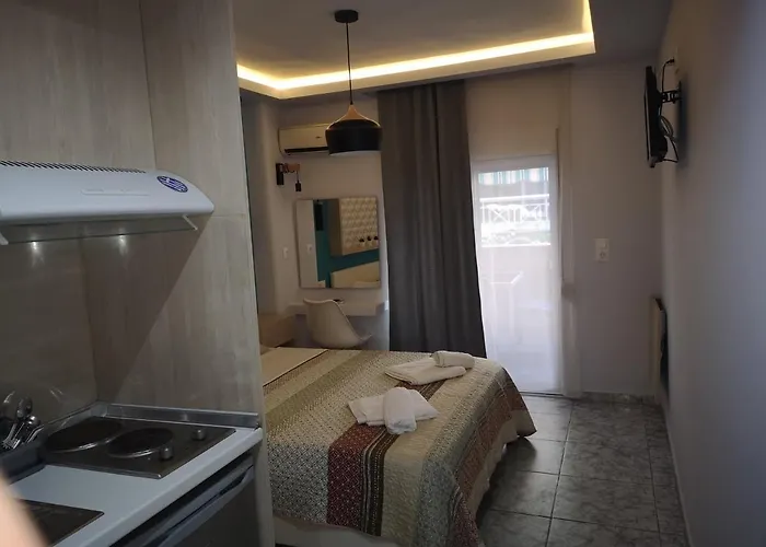 Gatos House 2 Отель *