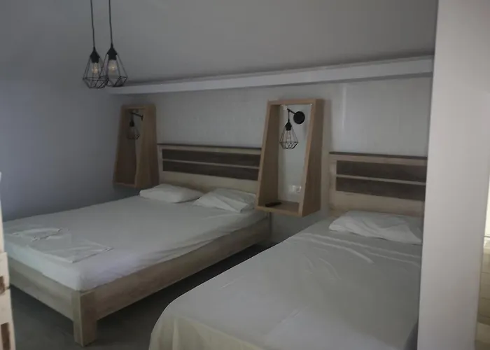 Отель Gatos House 2