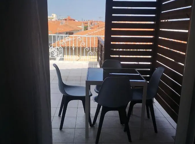 Gatos House 2 Отель *