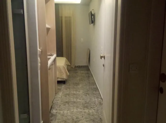 Gatos House 2 Отель