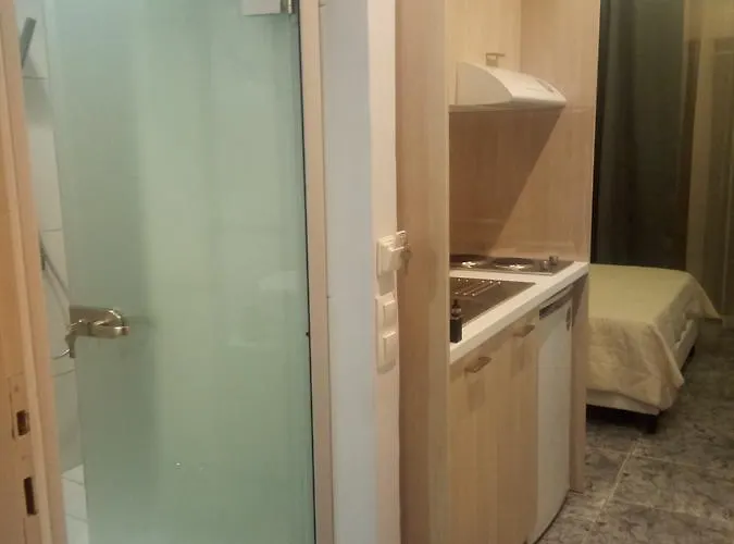 Gatos House 2 Отель *