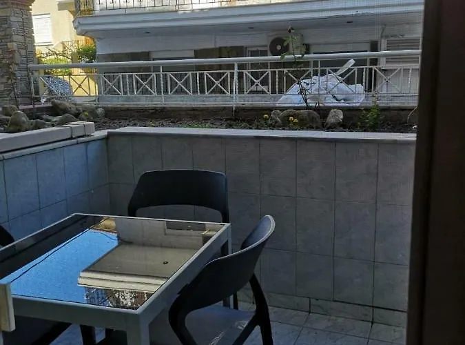 Отель Gatos House 2 *